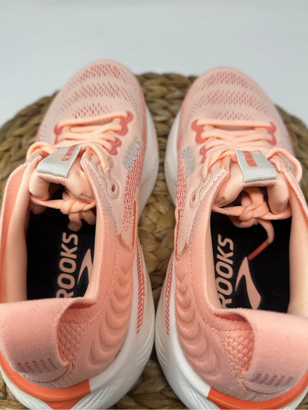 BROOKS Adrenaline GTS 25 Running Shoes Peach Echo Coconut Size 6.5 Women's - Picture 8 of 9